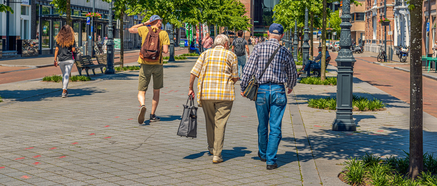5 tips als lopen lastiger gaat | Veilig Verkeer Nederland